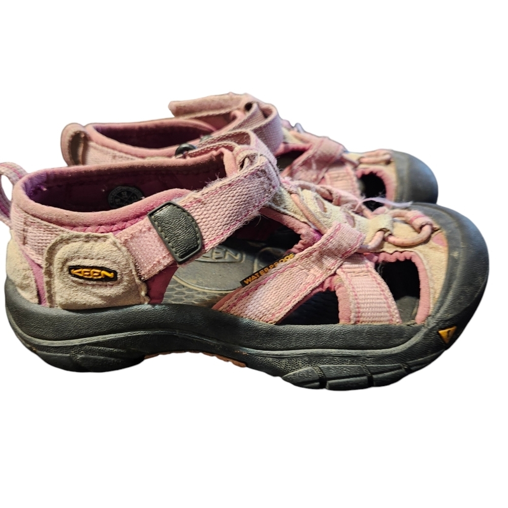 Keen pink tan outdoor sandals velcro bungee nonslip child‎ junior size 12